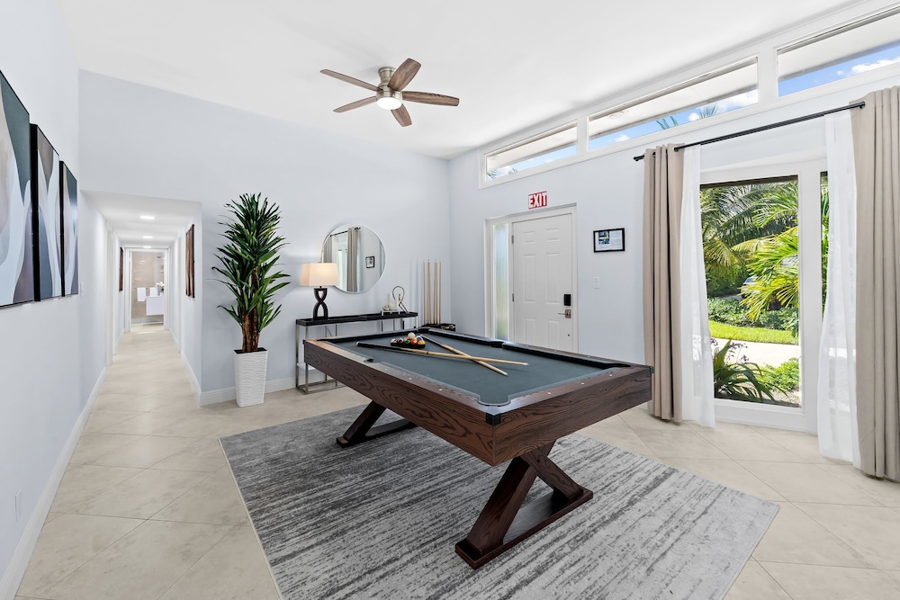 4BR Intracoastal Retreat With Pool, Games & More!