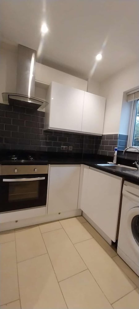 Bromley Manor - Spacious 11 Bedroom House