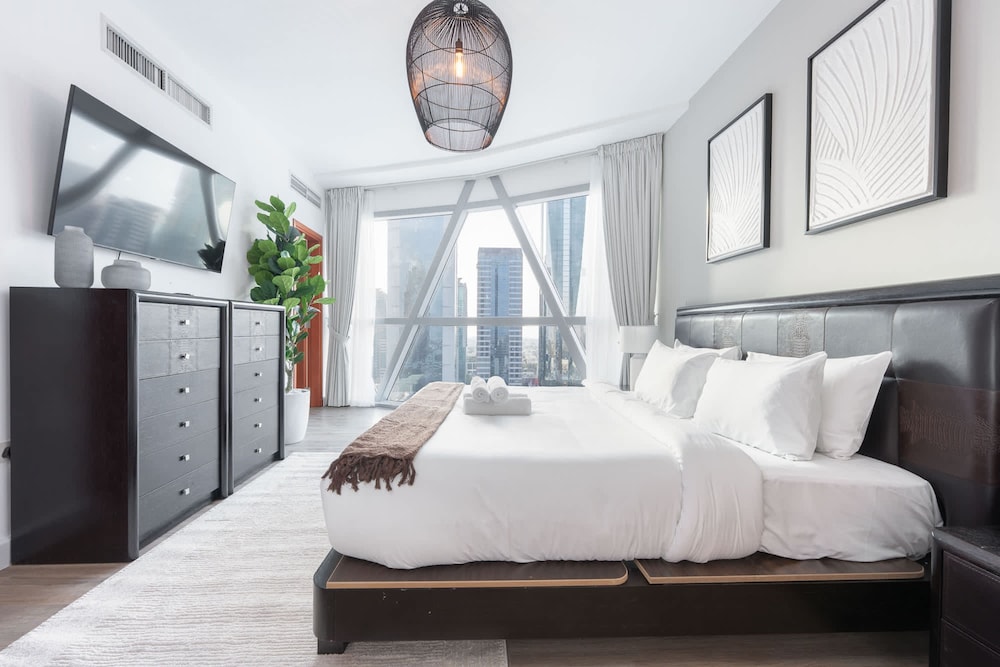 Well-furnished 3 Bedroom in Park Towers Difc