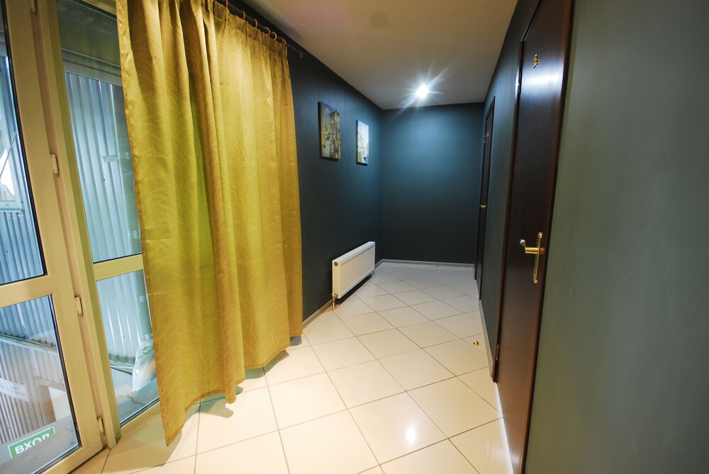 Landmark City Hotel - Hostel