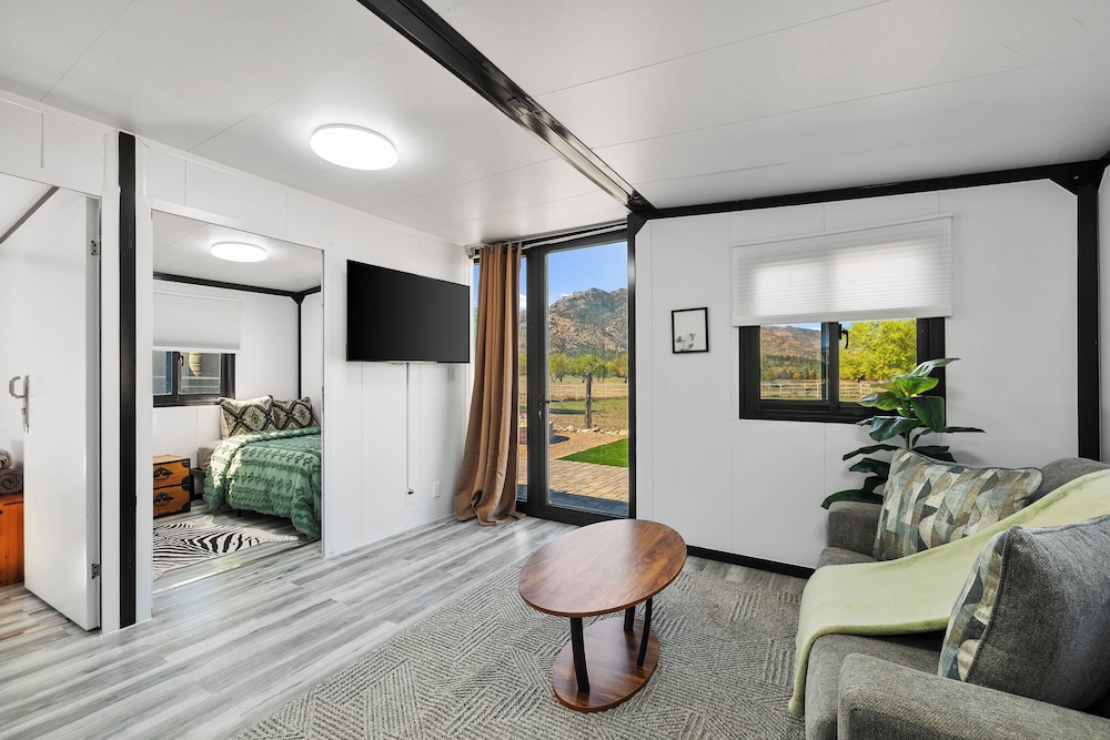 Zebra Ranch 2-br Tiny Home Mtn View Trails Brbq