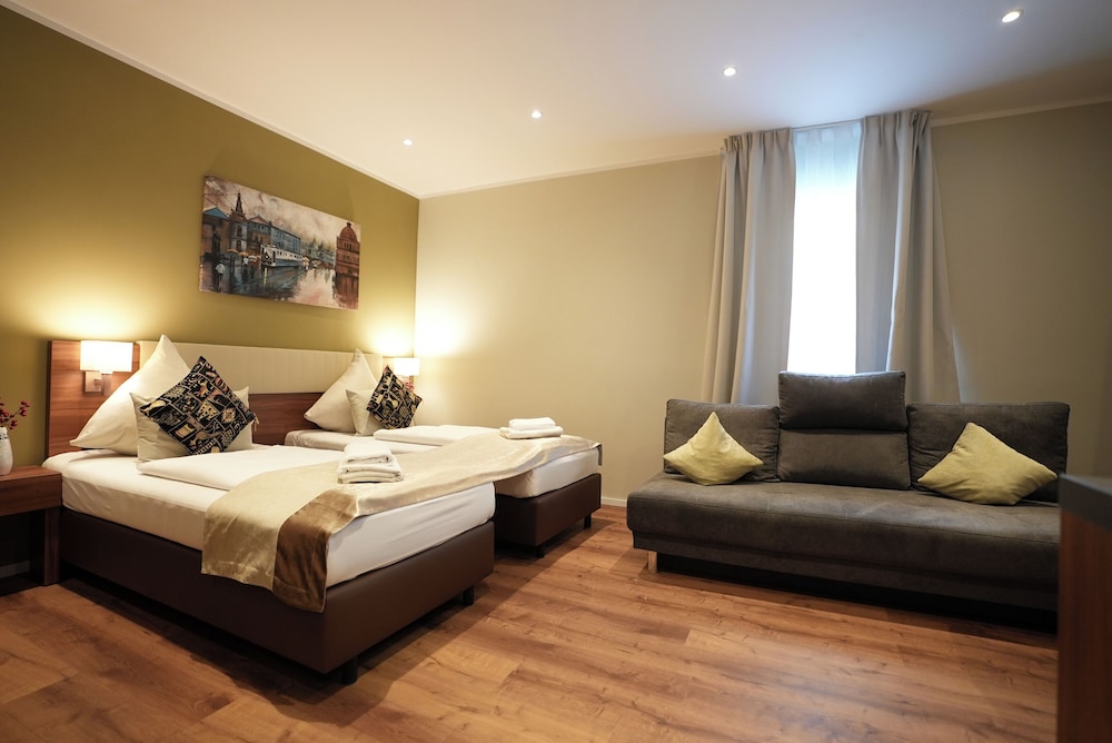 Frankfurt Vacations - Hotel Attache - Property Image 162