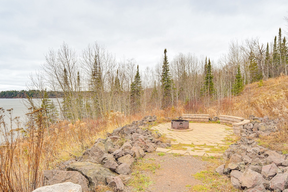 Pool & Lake Access: Northern Lakes Retreat!