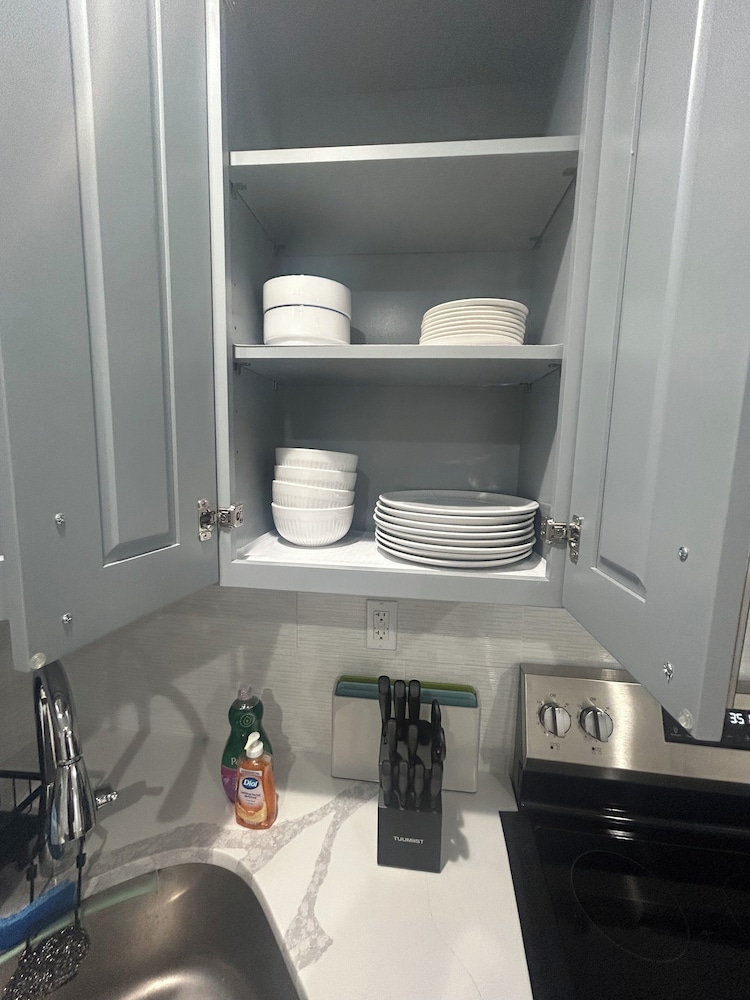 Cozy 2-3 Bedroom Apt in Center City