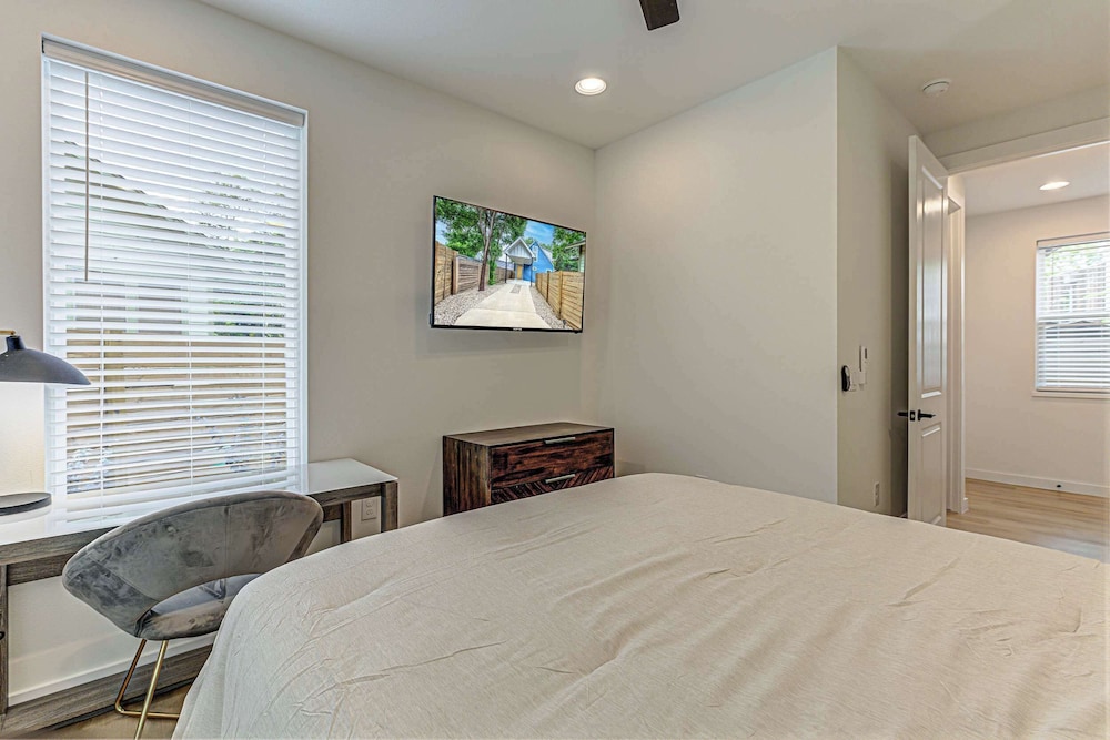 Pet Friendly Quiet Neighborhood Near S. Lamar