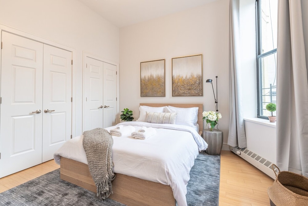 Cypress Court I by Rove Travel 2BR Harlem Apt
