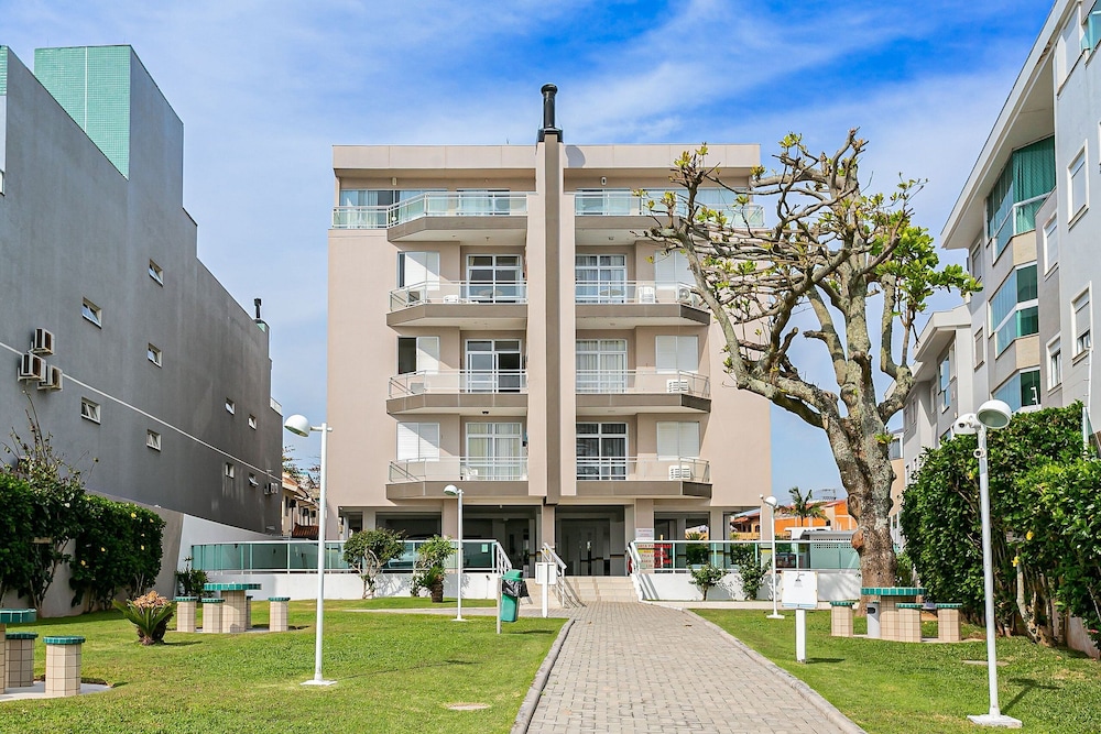 Apto em Condominio pe na Areia, c/ Piscina Mhr308