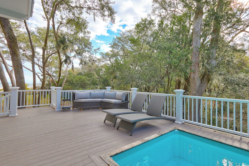 Beachside Boardwalk & Views Pool + Hot Tub 202 on the Sound