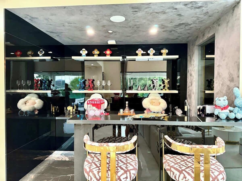 @ Marbella Lane - Enchanted Garden & Pool Hideaway
