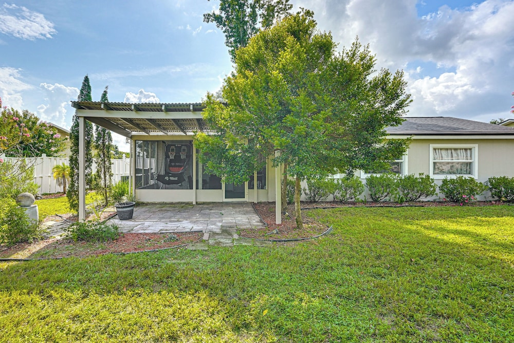 Pet-friendly Home w/ Lanais, Near Dtwn Tampa!
