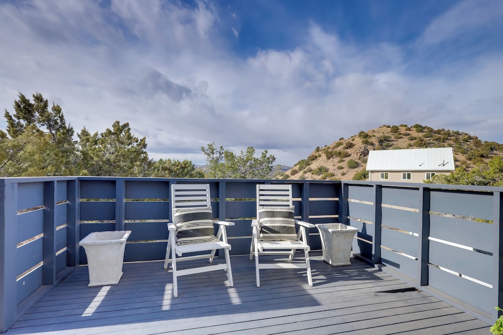 Dog-friendly Home w/ Fenced Yard in Los Cerrillos