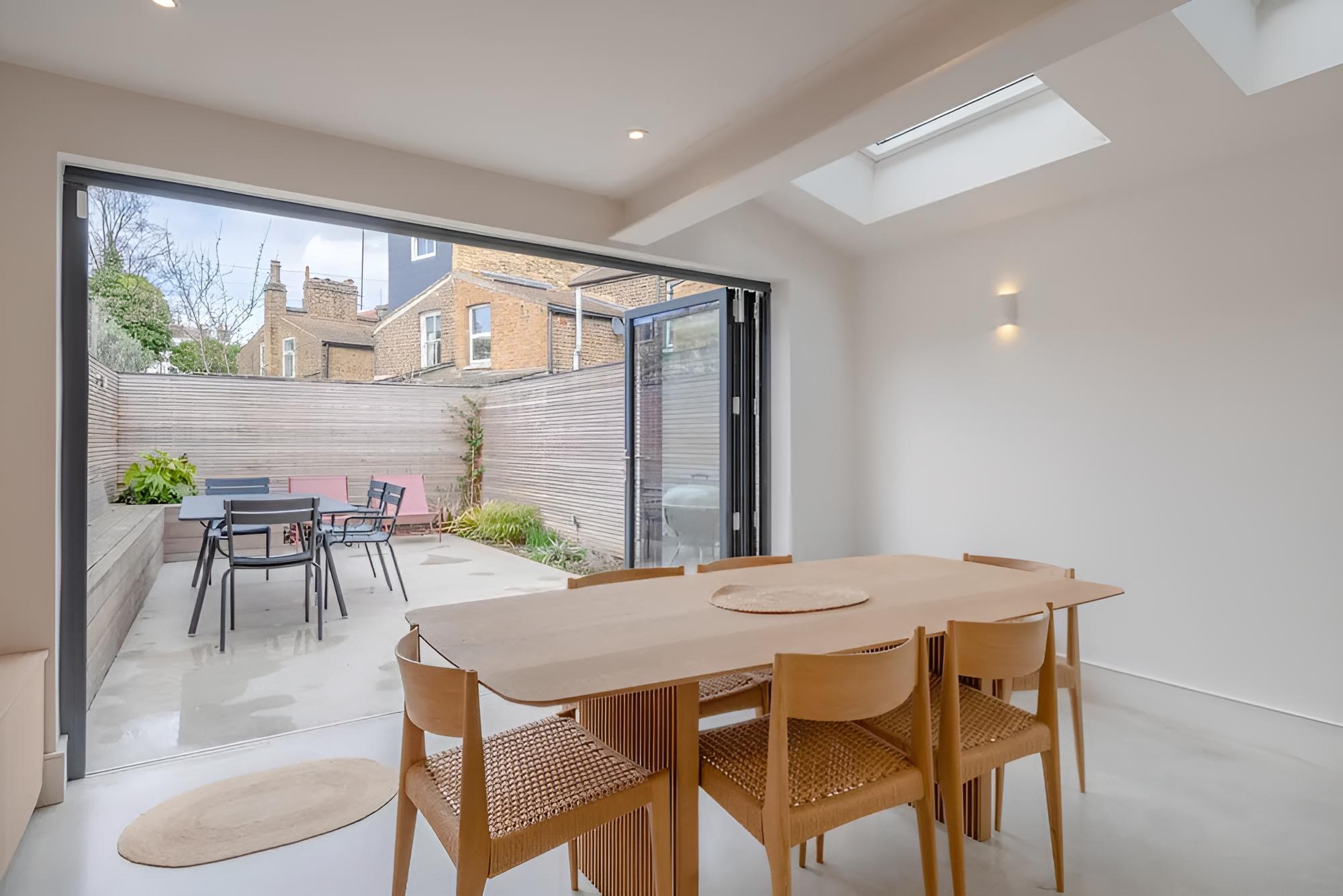 Beautiful Minimalistic 2BD House - Victoria Park