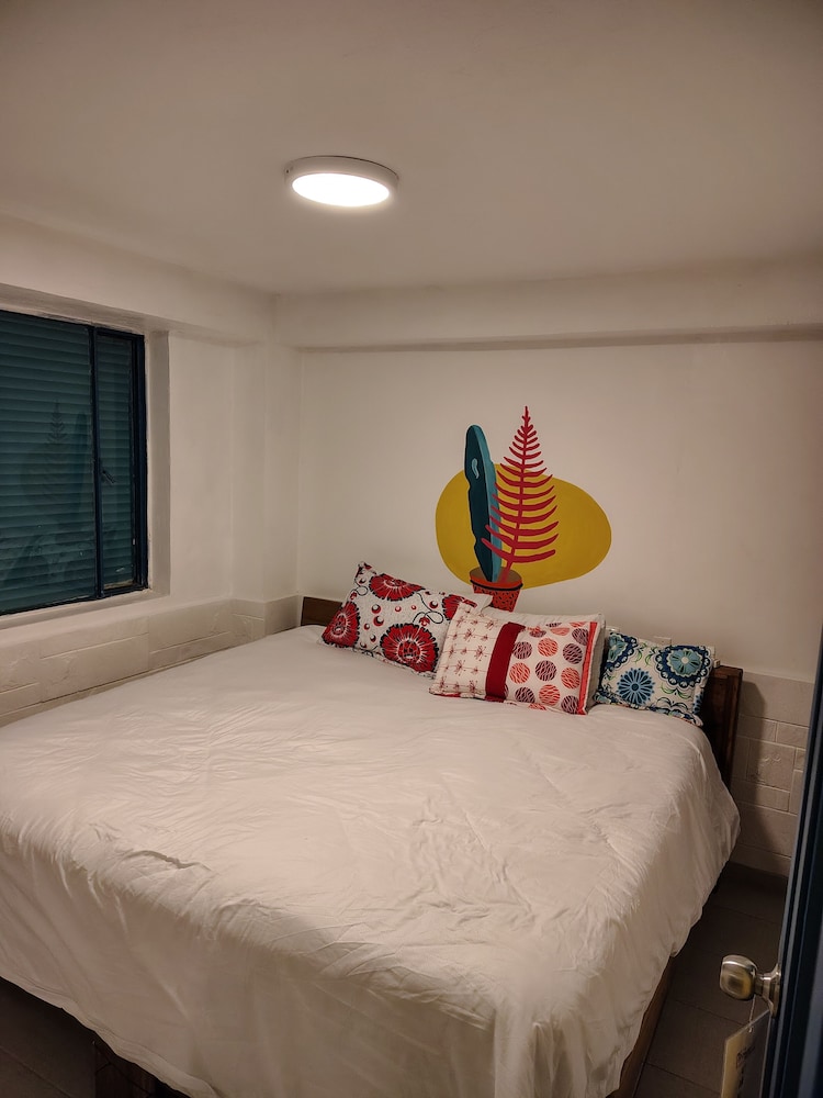 The HiPinto Social Experience