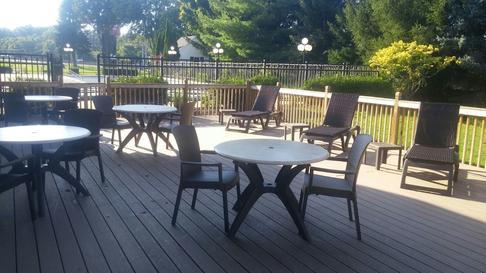 Clarion Inn - Property Image 6