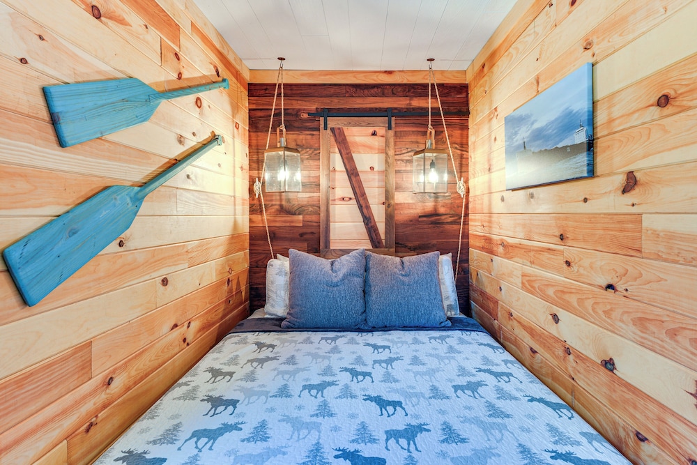 Fishing & Boating Paradise: St Lawrence River Home