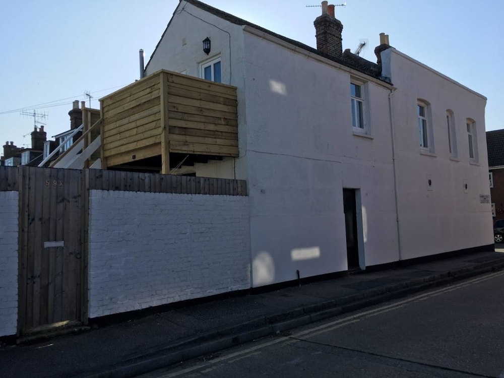 59a Whitstable - 1 Bedroom Flat, Balcony & Parking view 4
