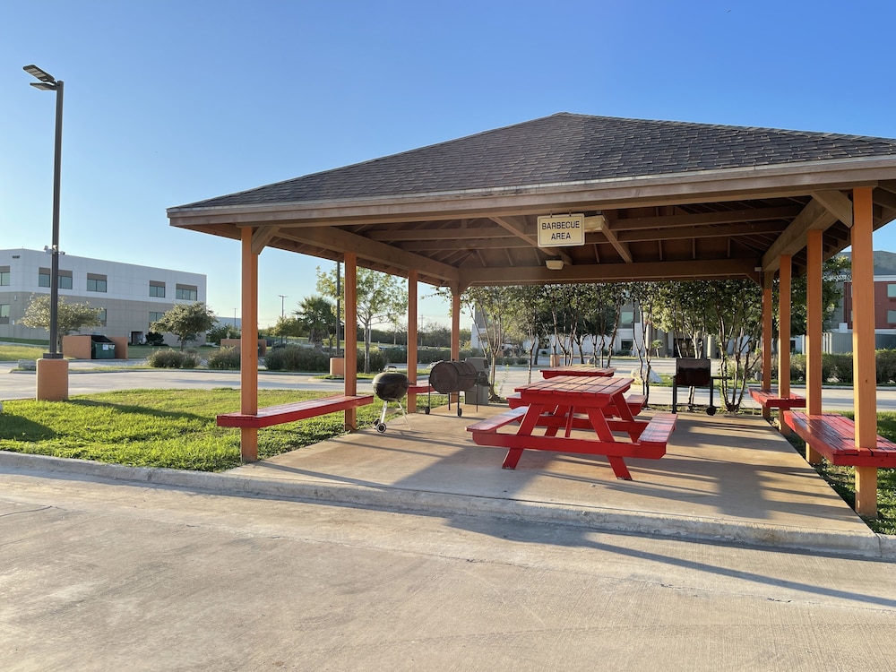 Sunbridge Inn and Suites