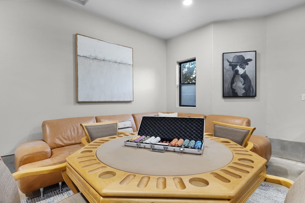 Mammoth Rock Splendor-close to Town Huge Spa Game Room