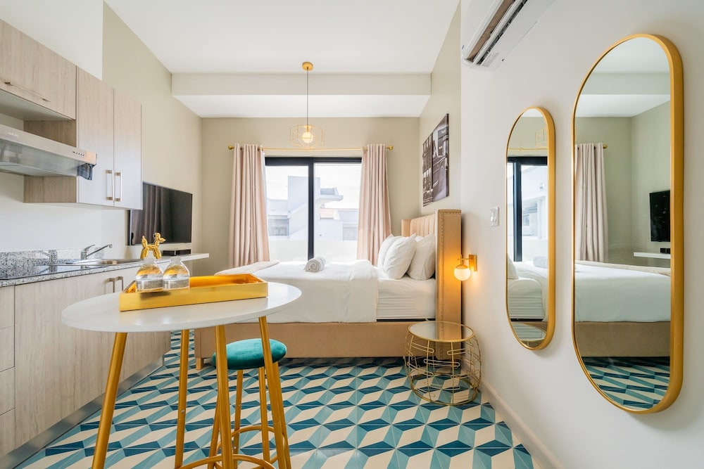 w Radiant Loft w Fabulous Deco in Santa Ana