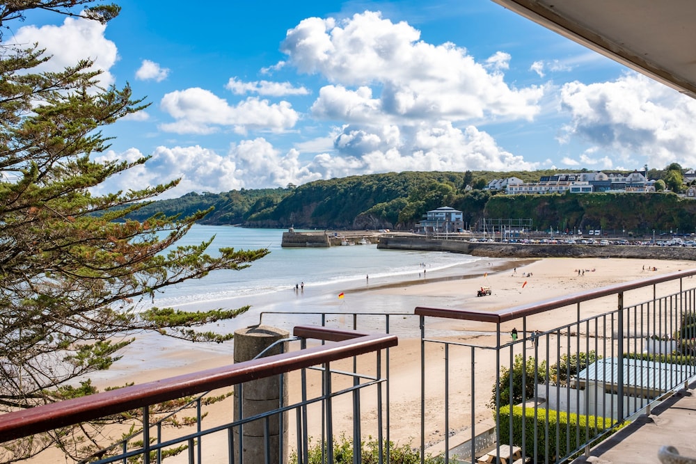 33 Beach Court - Direct Beach Access Sea Views