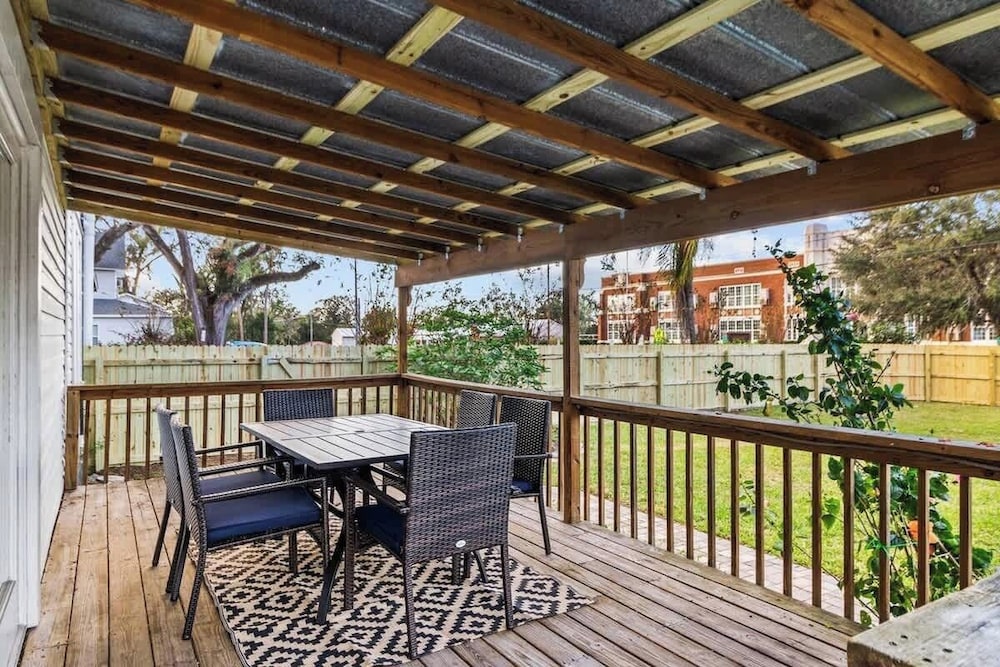4 Bedroom Historic House, Pool, Downtown Dade City