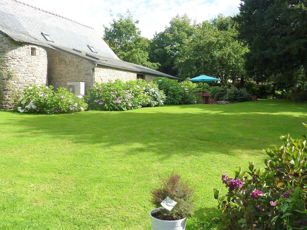 Cosy Holiday Home in Huelgoat With Terrace