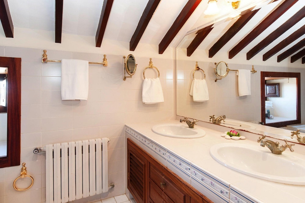 Villa Mansion Bandama With Pool in Santa Brigida