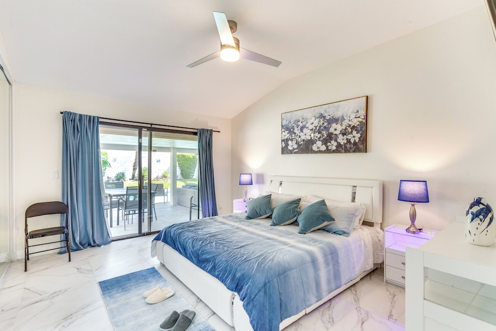 Game Room, Hot Tub & Mtn Views: Palm Springs Gem