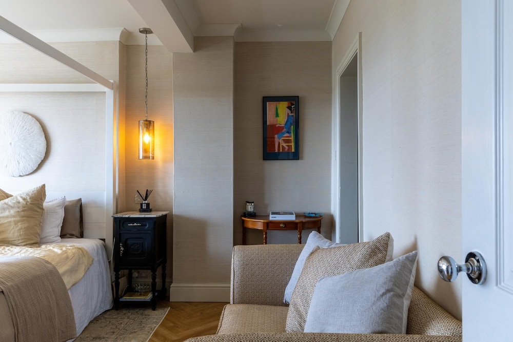 Seaview House - 5 Bedroom - Southgate