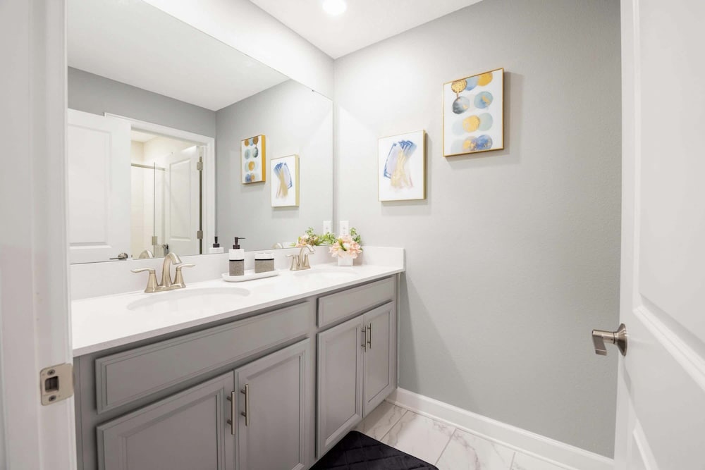 Stunning 4Bd Near Disney w Pool Storey Lake 4369