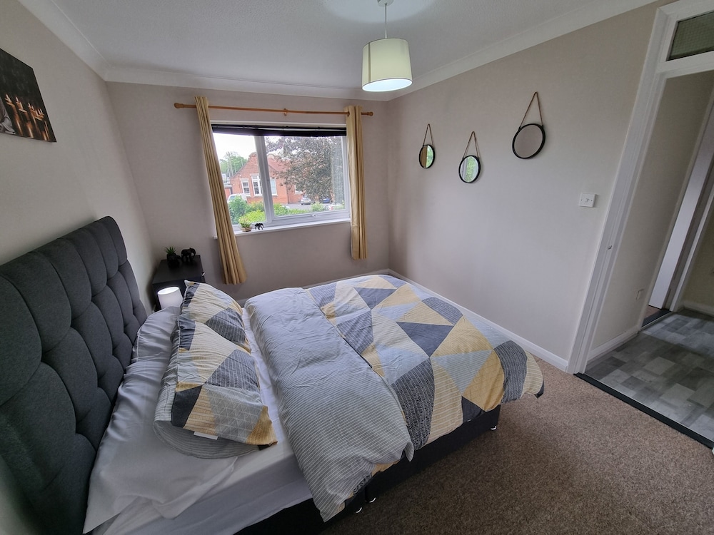 360 Serviced Accommodations - Swan Path Retreat - 2 Bedroom Apartment view 5