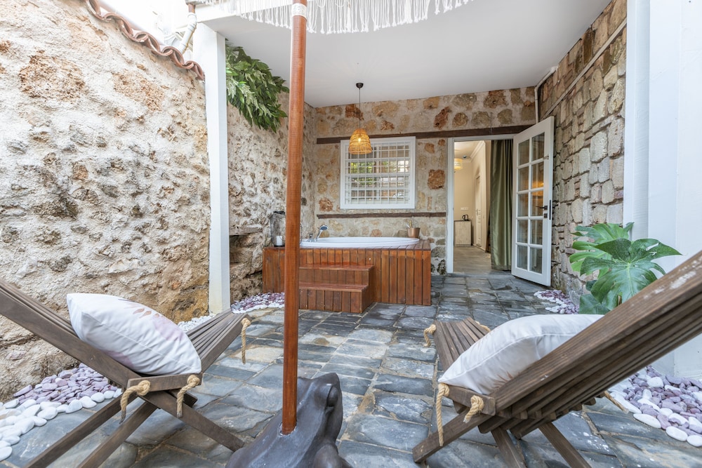 Noa's Boutique Hotel - Image 25