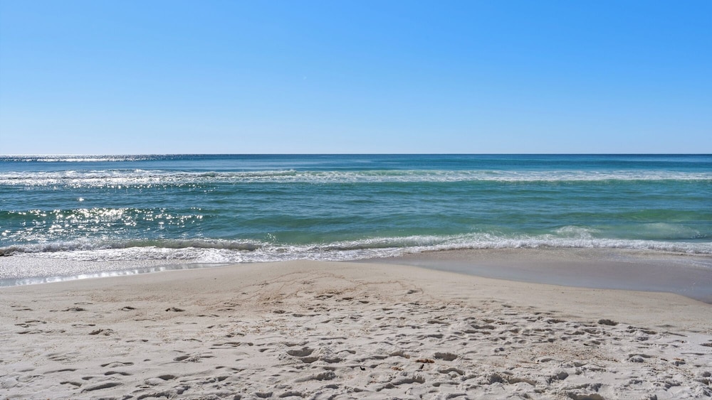 2BR Steps to Sand Pool, Near Pier Park + Free Attraction Tickets!