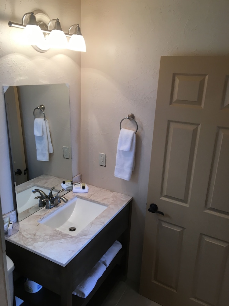 Mountain Ridge Cabins and Lodging