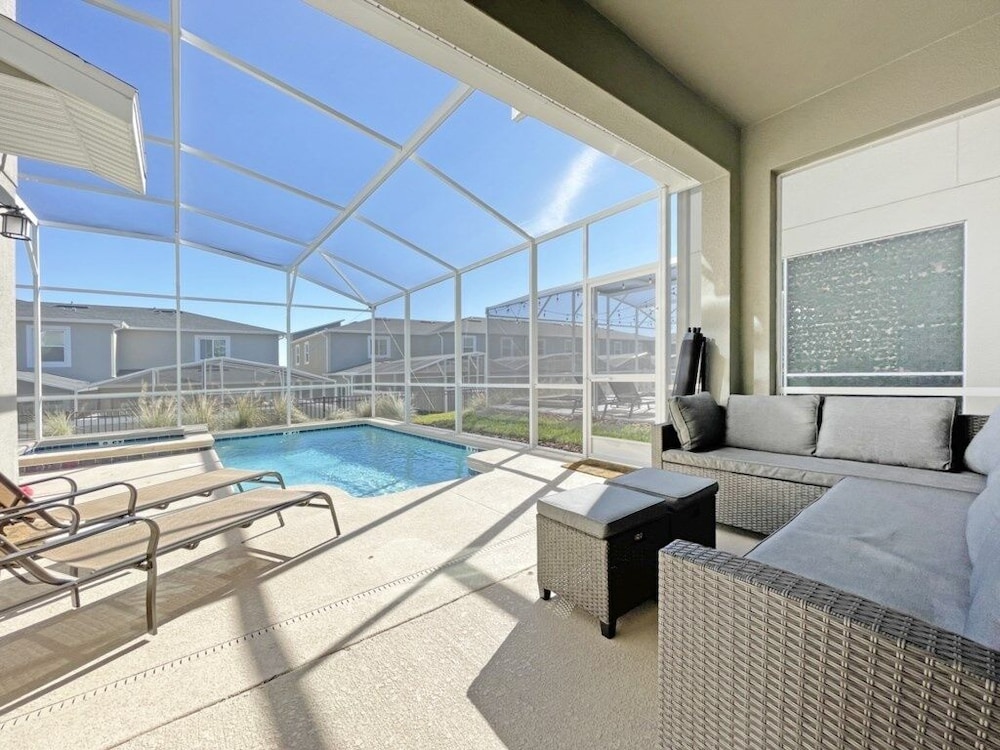 Champions Retreat 5 Bedroom Home by RedAwning