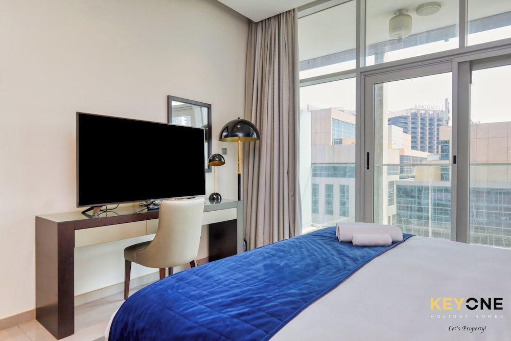 Majestine Stylish Studio with Canal View