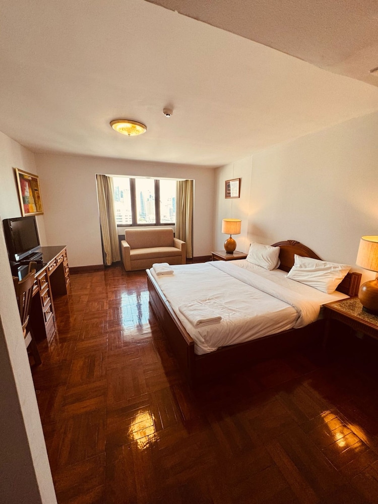 Omni Tower Sukhumvit Nana - Direct