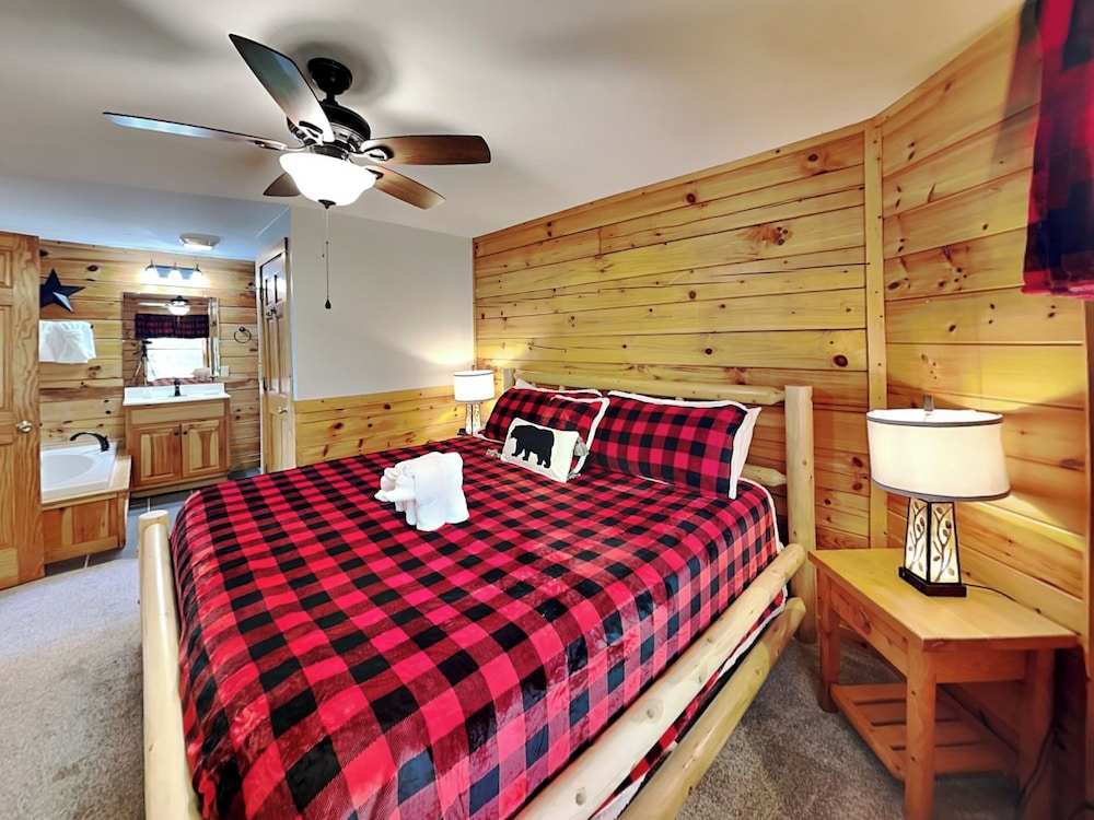 Hugs 'N Kisses by Jackson Mountain Rentals
