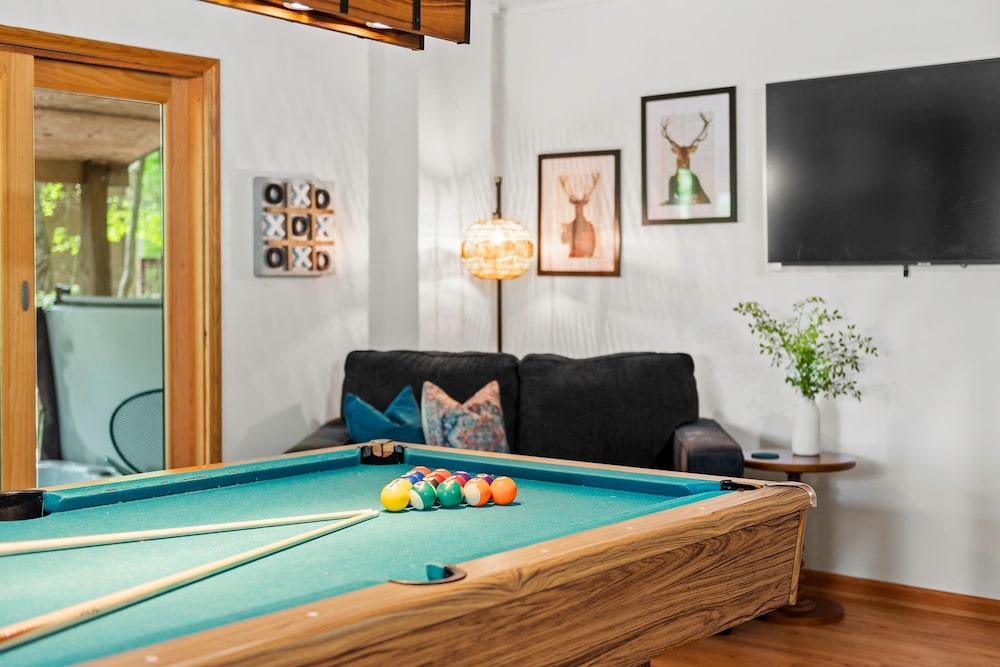 Summit Shores by Avantstay Hot Tub Firepit Game Room