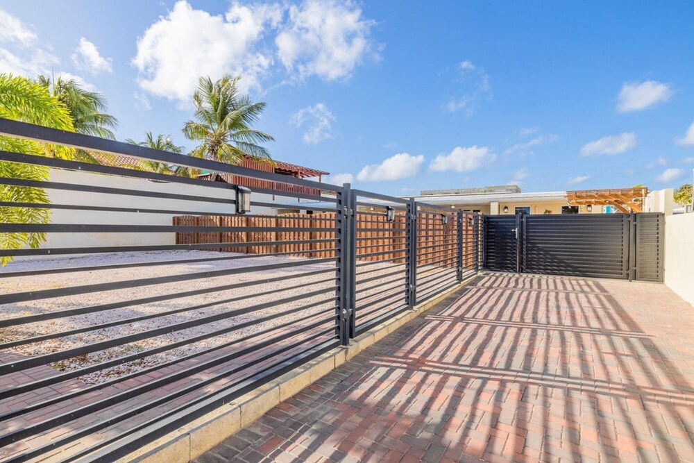 3BR Privatepool - Outdoor Dining - Great Location