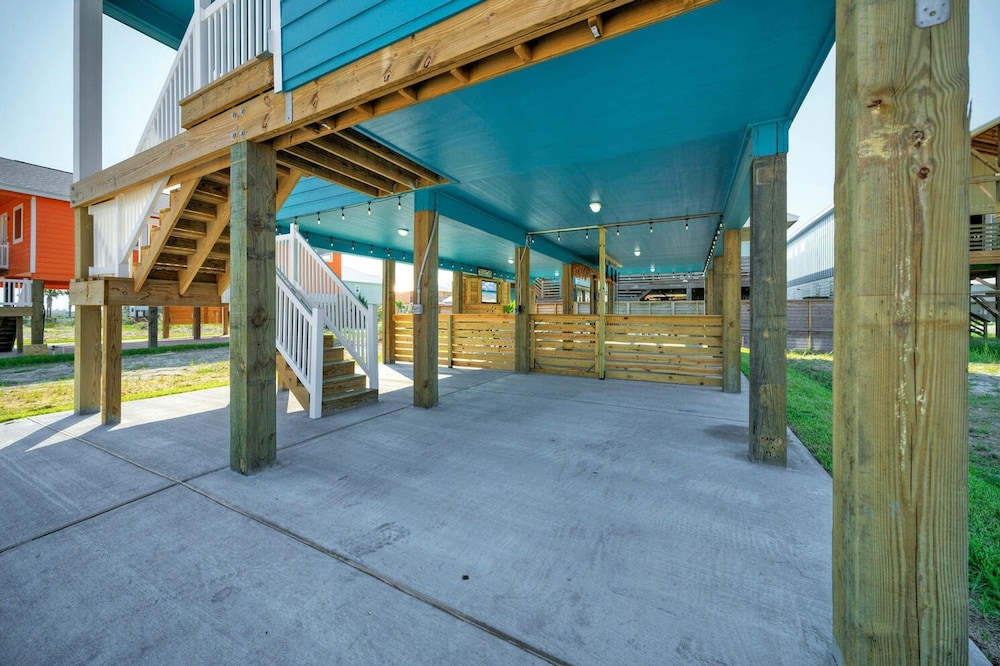 Blutopia by Avantstay Outdoor Lounge w Bar