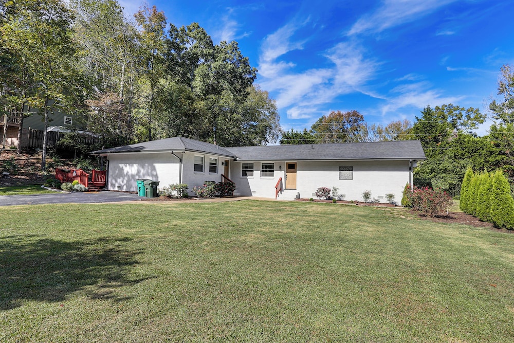 Modern Retreat w/ Fire Pit Near Harrison Bay! view 2