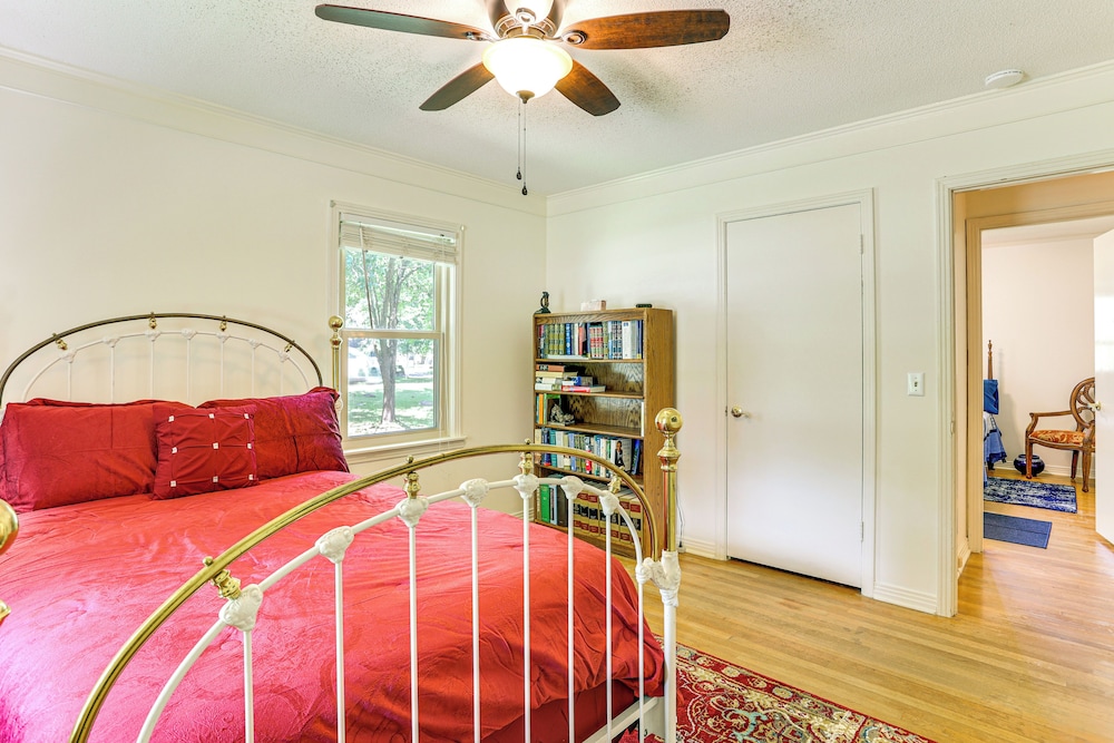 Walk to Dtwn & Freed-hardeman: Home w/ Fenced Yard