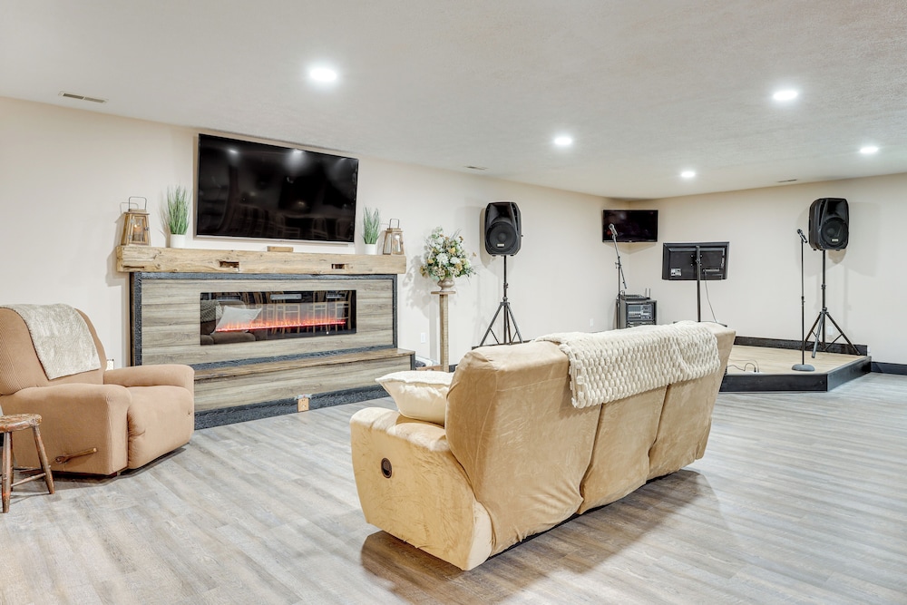 6 Mi to Main Street: Dog-friendly Home in Dover!
