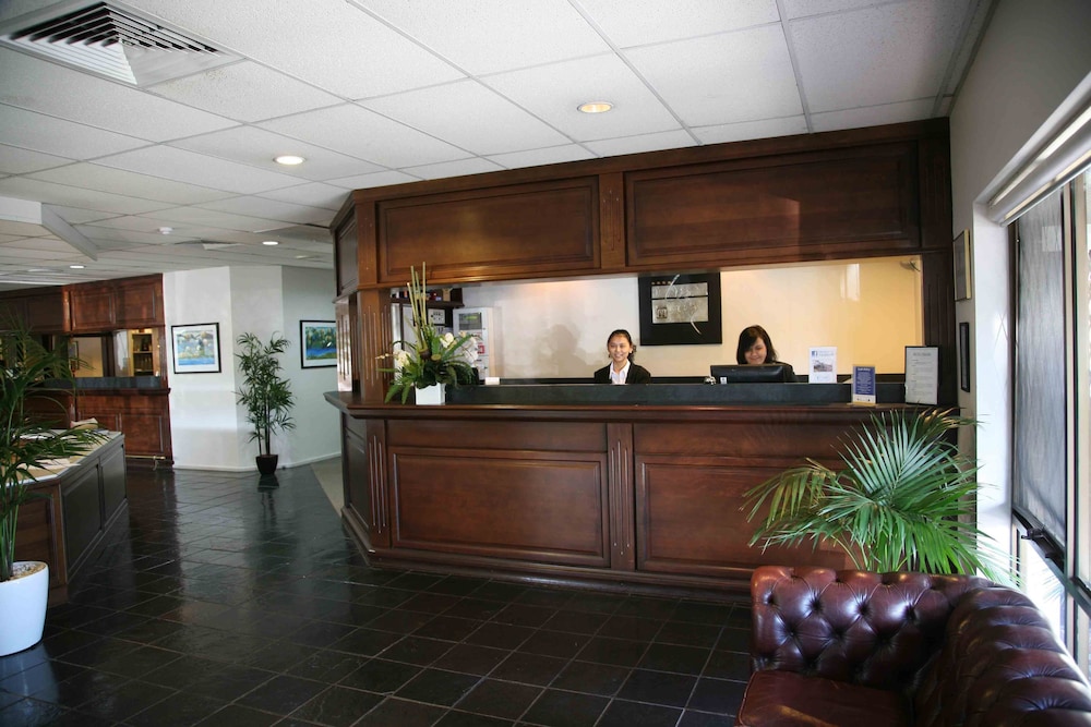 Lobby & Reception