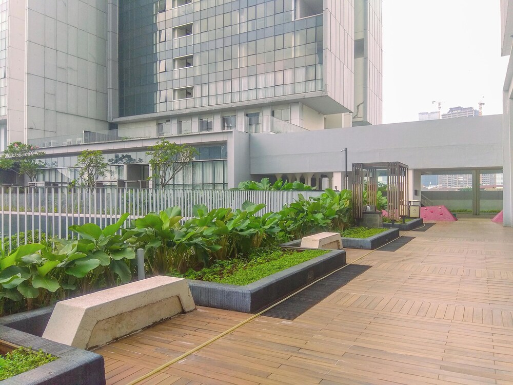 Comfy Studio at Ciputra World 2 Apartment