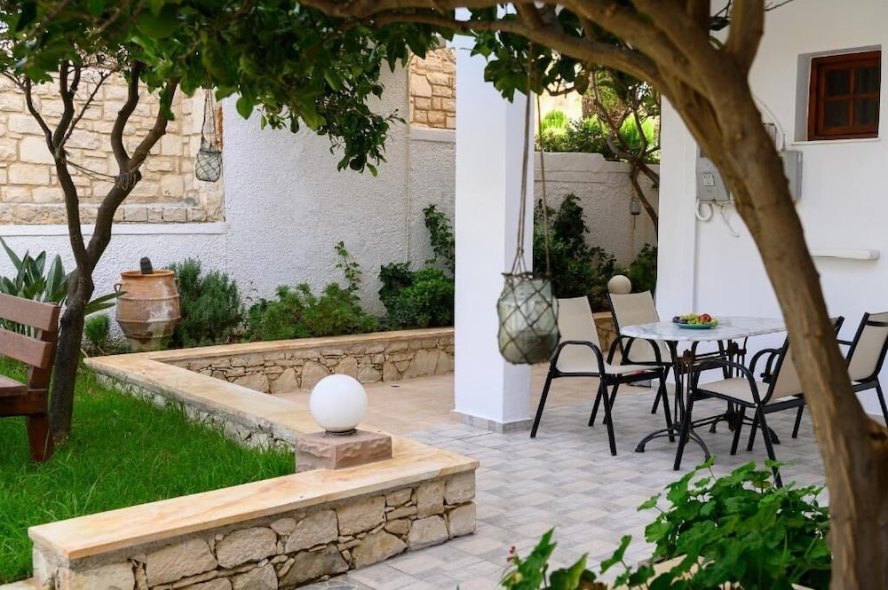 Anthos Apartments