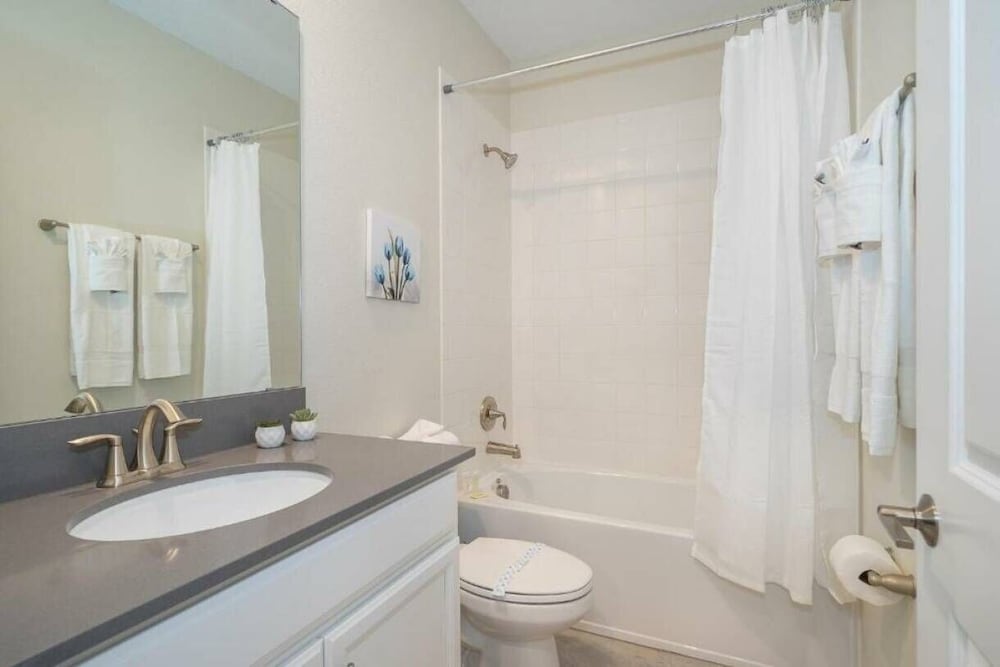 Sleeps 17 - Luxury 6bdhome With Pool Storey Lake