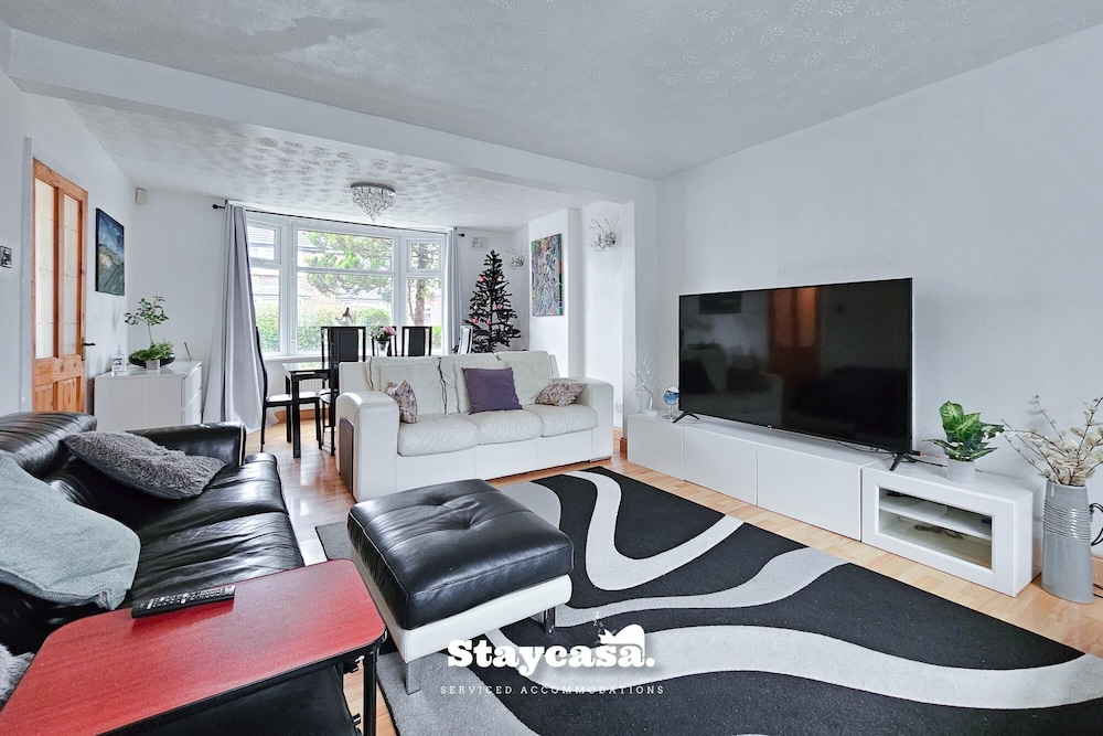 Beautiful Spacious 5bd House With Free Parking view 5