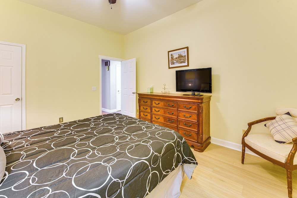 3 Mi to Historic Dtwn: Family Retreat in Beaufort!